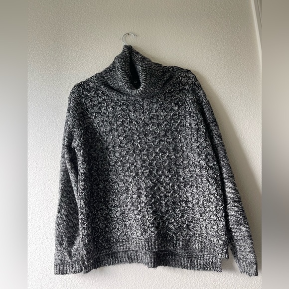 Warm and beautiful sweater. Size S/M - Picture 3 of 5